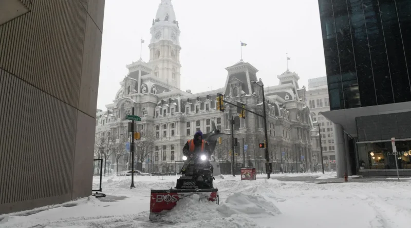 Tempête hivernale : près de 900.000 foyers sans électricité, trois morts à New York.