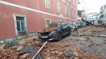 Tempête Kristin au Portugal : cinq morts et 450.000 foyers sans électricité