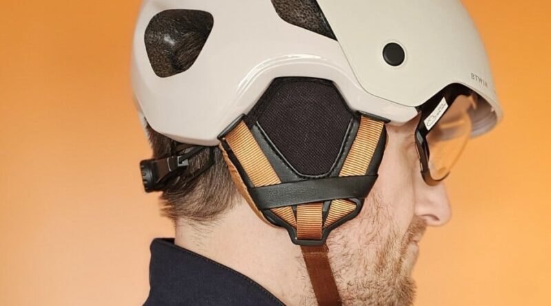 Test du casque vélo phare de Decathlon : visionnaire mais pas de bonne visière après 1 an.