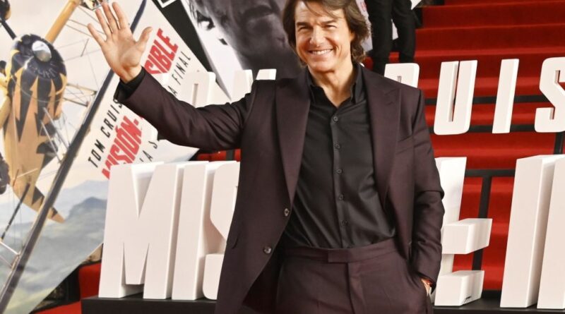 Tom Cruise filme une scène de combat pour « Star Wars », « Starfighter »