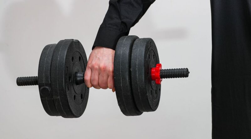 Top 5 des résolutions 2026 des 18-34 ans : sport, épargne, voyages.