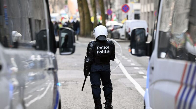 Trois suspects sous mandat d'arrêt pour violences policières à Bruxelles