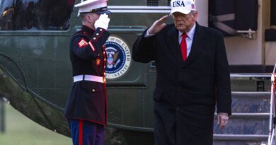 Trump menace d'intervenir et appelle à la révolution en Iran.