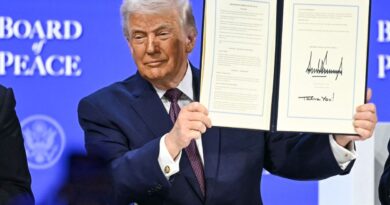 Trump signe la charte du "Conseil de la Paix" à Davos