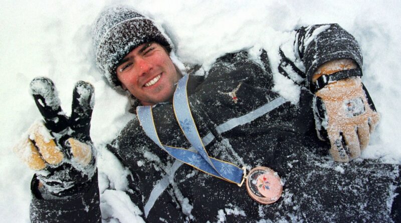 Ueli Kestenholz, médaillé olympique en snowboard, décède à 50 ans.