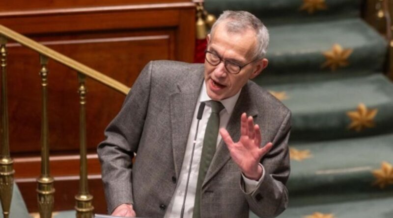 Un cadre légal en projet pour les gardes en dentisterie.