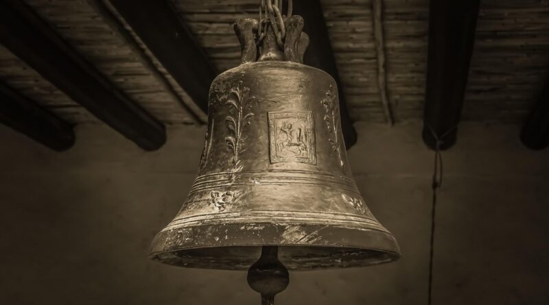 Un évêque anti-avortement suscite la controverse avec la « cloche des enfants non nés » chaque soir.