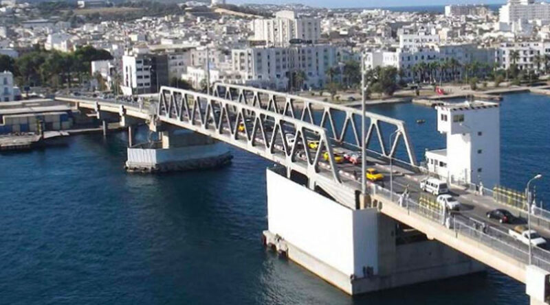 Un navire de chantier à Bizerte : le pont mobile s'ouvre demain.