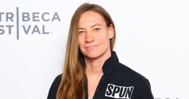 Une scientifique reçoit le "Nobel de l’environnement" pour ses travaux sur les champignons.