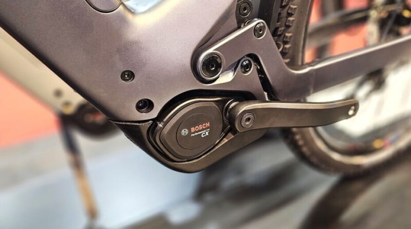 Une selle de vélo innovante avec poignée pour VTC électrique Bosch.