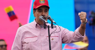 Venezuela : Maduro se dit « bien » en prison, la présidente par intérim négocie avec Washington