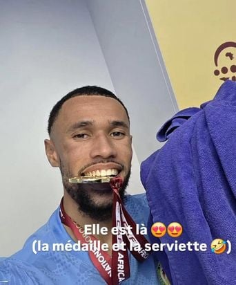 VIDÉO : CAN - Diouf ne laisse pas voler la serviette de Mendy