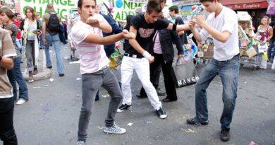 Vingt ans après, la Tecktonik ne revient pas sans TikTok.