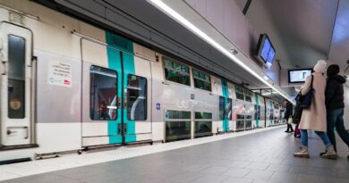 Yvelines : Passager du RER A attaqué au couteau, suspect en fuite