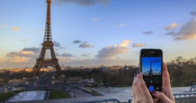 48,6 millions d’internautes en 2025 : 3 h par jour en ligne.