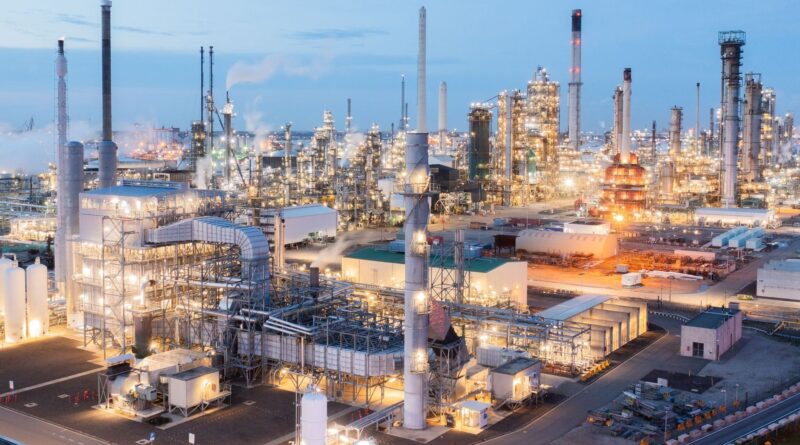 600 chefs d'entreprises à Anvers alertent sur le déclin industriel européen.