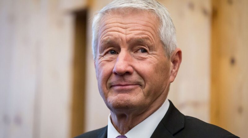 Affaire Epstein : ancien Premier ministre norvégien hospitalisé critique pour corruption.