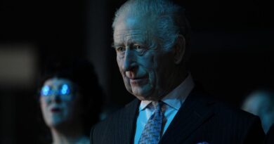 Affaire Epstein : Charles III soutient la justice après l'arrestation d'Andrew.