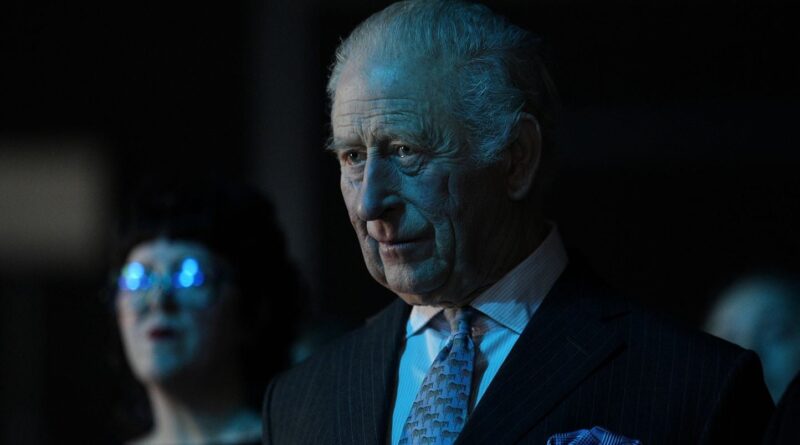 Affaire Epstein : Charles III soutient la justice après l'arrestation d'Andrew.