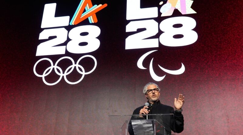 Affaire Epstein : Démission du patron des JO 2028 demandée, flirt avec Maxwell