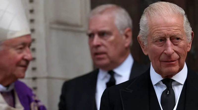 Affaire Epstein : "La justice doit suivre son cours", dit le roi Charles III après l'arrestation d'Andrew.