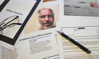 Affaire Epstein : La piste du « Kompromat » moquée par le Kremlin.