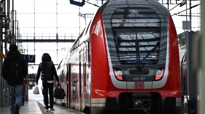 Allemagne : Un contrôleur de train meurt frappé par un passager sans billet.