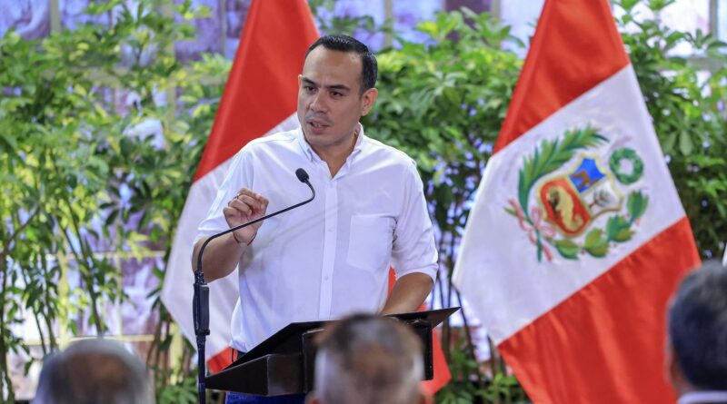 Au Pérou, le Parlement ne destitue pas le président par intérim José Jéri.