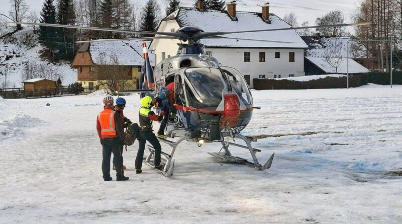 Autriche : Cinq personnes tuées, quatre par des avalanches.