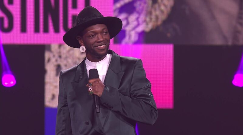 Baloji fait un doigt d'honneur à l'extrême droite MIA's.