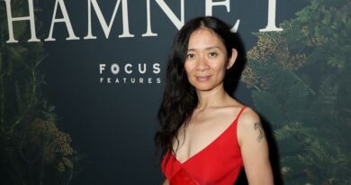 Chloé Zhao se prépare à devenir accompagnante de fin de vie.