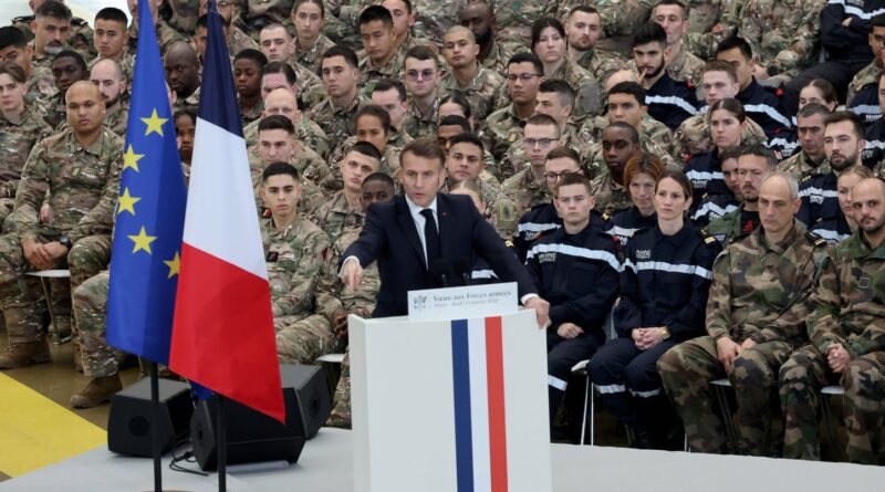 Comparaison des moyens et effectifs de l'armée française mondialement.