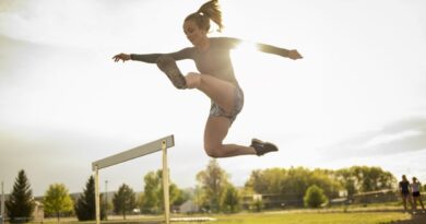 Compétitivité et changements hormonaux : les adolescentes abandonnent-elles le sport ?