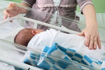 Congé parental et allocation prolongée jusqu'à 20 ans : mesures choc contre la dénatalité