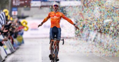 Cyclo-cross : Mathieu van der Poel ne décroche pas le record de titres mondiaux