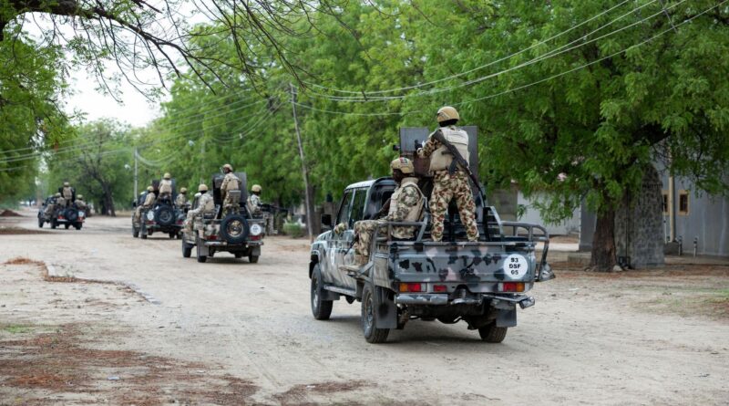 Des hommes armés tuent 162 personnes dans un village au Nigeria.