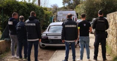 Des narcotrafiquants italiens arrêtés avec de la cocaïne dans des voitures de luxe.