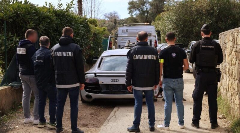 Des narcotrafiquants italiens arrêtés avec de la cocaïne dans des voitures de luxe.