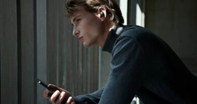 Différences entre les écouteurs Sony WF-1000XM6 et WF-1000XM5.