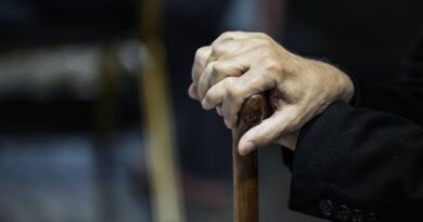 Doubs : Une septuagénaire tue son mari avec un marteau.