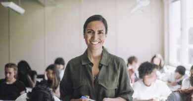 Économies dans l'enseignement : le gouvernement met en place des mesures d'accompagnement.