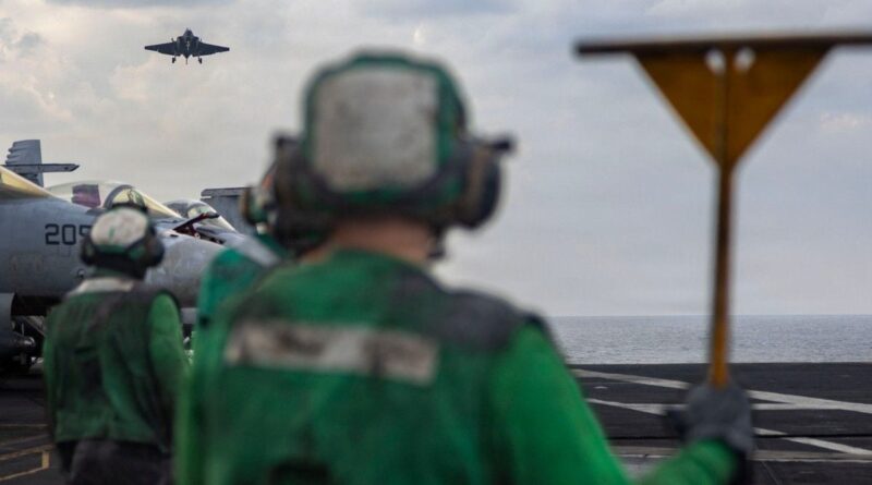 En images : l'armada F-18, F-35 de l'USS Abraham-Lincoln dans le golfe persique.