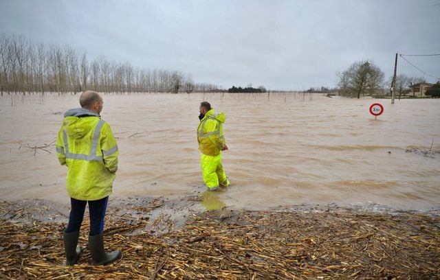 En images : L'ouest de la France sous l'eau, inondations des rues et champs