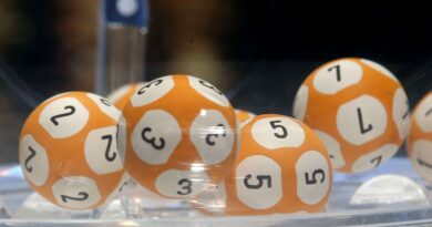 Etats-Unis : Un retraité remporte le jackpot après 22 ans.