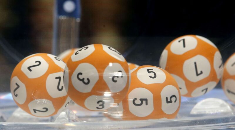 Etats-Unis : Un retraité remporte le jackpot après 22 ans.