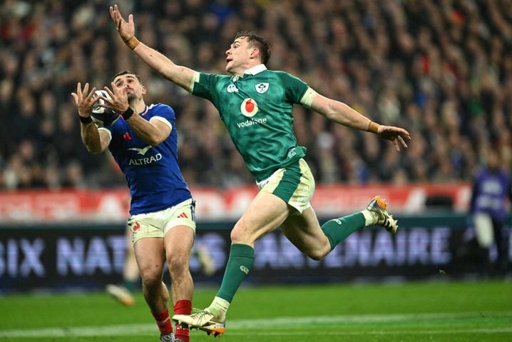 Thomas Ramos récupère un ballon haut brûlant juste devant Garry Ringrose alors que les Irlandais étaient en train de revenir dans le match en seconde période.