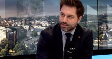 Georges-Louis Bouchez demande une commission parlementaire sur l'audiovisuel public.