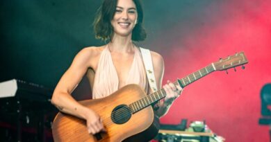 Gracie Abrams rend hommage à Paul Mescal pour son anniversaire.