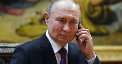 Guerre en Ukraine : Moscou interdit WhatsApp, Macron reste prudent, athlète persiste