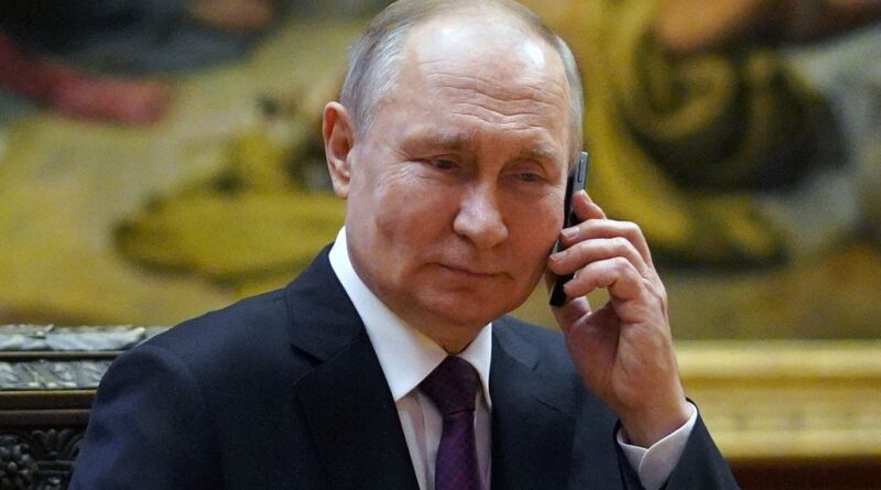 Guerre en Ukraine : Moscou interdit WhatsApp, Macron reste prudent, athlète persiste